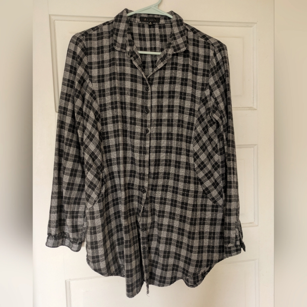 Black and White Plaid Flannel Button-Up Shirt (With Pockets!!!)